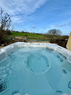 Meadowsweet Cottage Jacuzzi Edition - 4