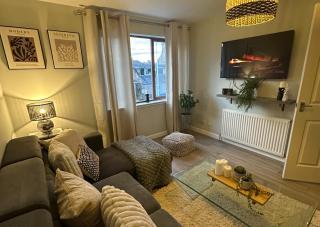 Lovely modern 2 bedrom unit close to city center - 0
