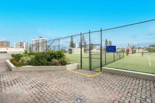 Beachfront 2-Bed with Pool, BBQ & Tennis Court - Gold Coast - 7