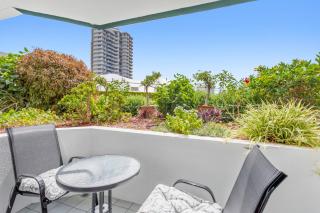 Beachfront 2-Bed with Pool, BBQ & Tennis Court - Gold Coast - 3
