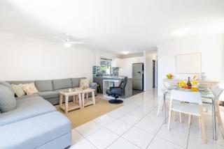 Sunset Towers, 1-25 Donald St- in the heart of town with Wi-Fi and Air Con - 7