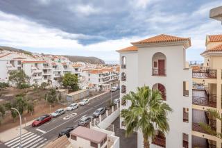 Castle Harbour Luxury Family Home Heated Pool by LoveTenerife - Los Cristianos - 8