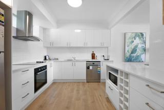 Ocean View 2-Bed with Pool, Tennis Court & BBQ - Gold Coast - 7