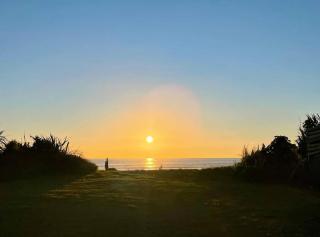 Prime Beachfront - Sunsets, Space & Serenity - 7