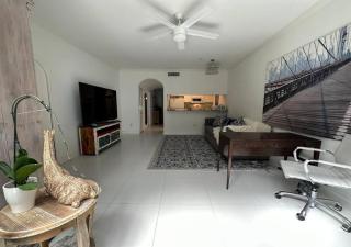 Naples Luxury Condo, Pool, Tennis, Minutes from the Beach - Naples - 8