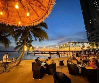 seaview beach 4-13pax CIQ 5mins johor bahru KSL MIDVALLEY - Johor Bahru - 1