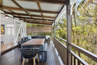 Tranquil 2-Bed Family Home with Deck Among Trees - Brisbane - 9