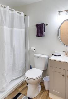 Studio w/ King Bed near Dwtn - 6