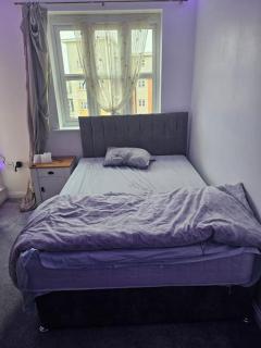 Big double room with bathroom in 2 bedroom flat kitchen is shared - Harrow on the Hill - 0