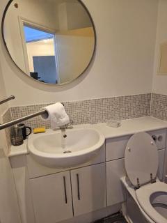 Big double room with bathroom in 2 bedroom flat kitchen is shared - Harrow on the Hill - 1