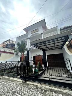 Rumah Modern 3BR dekat Cafe-Cafe - Ngaglik - 0