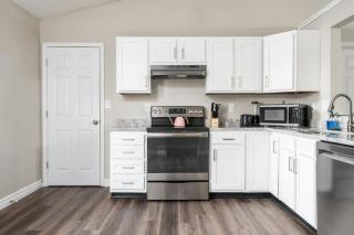 Peaceful Modern Home near Avon - 2