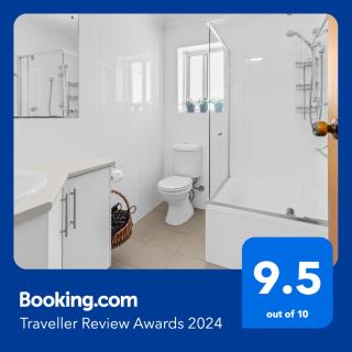 Amazing Ocean Views At This Exclusive 4 BR Holiday Home - 1