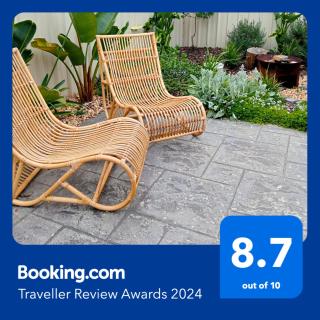 Gorgeous Renovated Cottage in Heart of Victor - 2