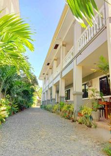 Retreat to a Stylish Flat w/ Balcony + Garden View - Liloan - 2