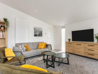 Holiday Home in Zeeland with Streamside Terrace - Wemeldinge - 1