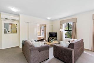 2BDR 1BTH - James Street Magic - 5