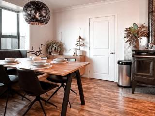 Little Luxe On Revell - Hokitika - 9