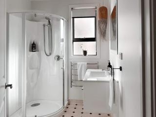 Little Luxe on Revell - 7