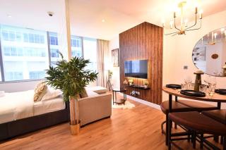 Heart of DIFC: SKY Gardens Modern Chic Studio - 0