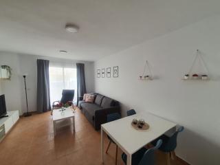 Moderno Apartamento 3 dormitorios, garaje y piscina - La Algaba - 0