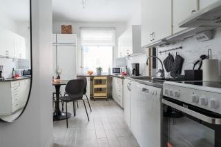 Guestly Homes - 2BR Business & Comfort - 3