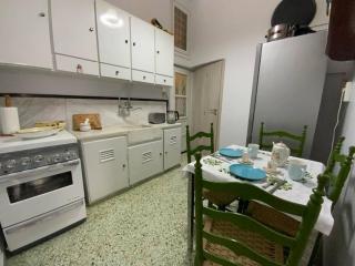 Lovely House with Private Carport & Shady Veranda - Athènes - 2