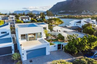 Near Beach Pool Mountain Views On Canal - Kaapstad - 2