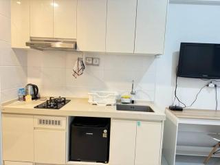 Modern look & Fully furnished Studio Skyhouse BSD - 3