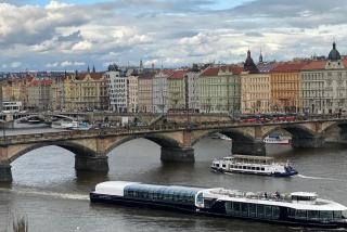 Super Solo Traveler's Loft with Stunning Prague Views - Prague - 8