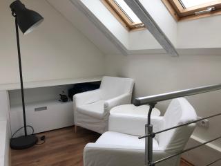 Super Solo Traveler's Loft with Stunning Prague Views - Prague - 6