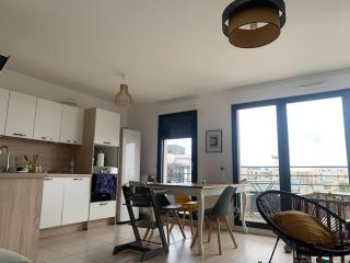 Family Appartment with balcony - Saint-Cyr-lʼÉcole - 0