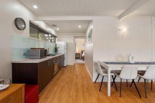 Spacious 4-Bed Home 5-min from the Beach - Capel Sound - 1