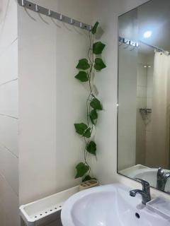 BGC stays+Free pool&Gym access,200 MBPS - Manila - 5