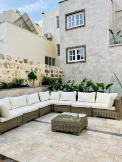 Seafront Beach House in St.Julians - Sliema - 9