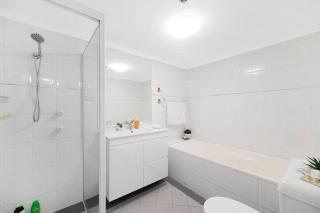 Sky-view 2B2B1G in Hurstville -1 min to Westfield - Sydney - 5