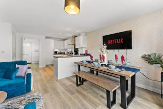 Stylish 4 bed - Parking - Sleeps 14 - Bristol - 1