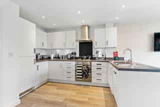 Stylish 4 bed - Parking - Sleeps 14 - Bristol - 4