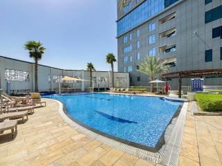 Trophy 2BR Starlight Spaces Suite w Free Valet Parking - Dubai - 3