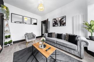 Luxury by the Sea, Beautiful 3 bedroom House with Fast WiFi, King Bed, Lovely Garden! Blackpool's Finest Getaway Experience for up to 8 Guests! - Blackpool - 3