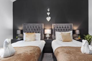 Luxury by the Sea, Beautiful 3 bedroom House with Fast WiFi, King Bed, Lovely Garden! Blackpool's Finest Getaway Experience for up to 8 Guests! - Blackpool - 8