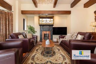 CHINE MANOR by BOURNECOAST - A Beachfront Holiday Home with a Sea View, Garden and Parking - HB9555 - 1