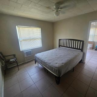 Sebastian Gardens Inn & Suites - 7