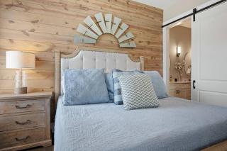 Luxury Condo by BK Stays - Walk To Everything - Spacious Balcony - Amazing Downtown Views - 2 Bedrooms - Blue Ridge - 6