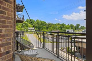 Luxury Condo by BK Stays - Walk To Everything - Spacious Balcony - Amazing Downtown Views - 2 Bedrooms - Blue Ridge - 3
