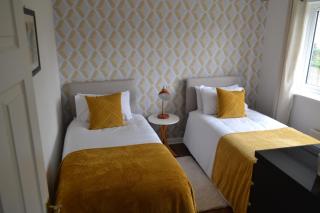 Beautiful Home in Derby Long/Med/Short Stay - 2