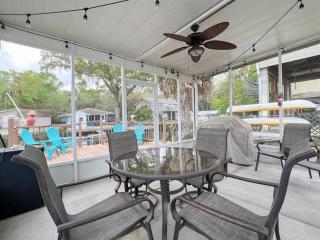 Waterfront-ClearKayak-Paddle Boards-BBQ-Beach Gear - Spring Hill - 8