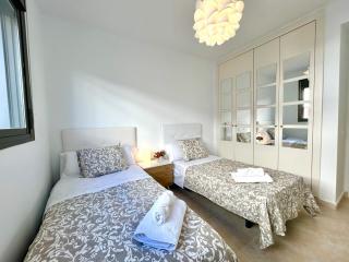 GATU Cream, terraza, parking, aire acc, piscina común " Preferente mayores de 25 años y familias " - 2