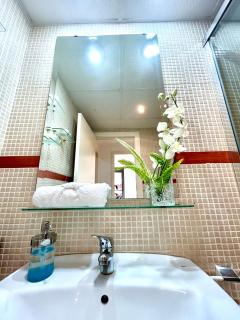 GATU Cream, terraza, parking, aire acc, piscina común " Preferente mayores de 25 años y familias " - 1