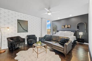 Amazing 4BR 4BA Oasis w Rooftop & Stunning Design - Chicago - 9